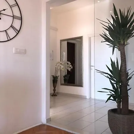 Cozy Solis-city Center